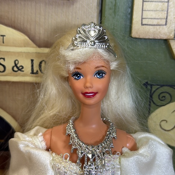 Vintage 1976 Princess Barbie White Glittery Gown - Picture 3 of 12